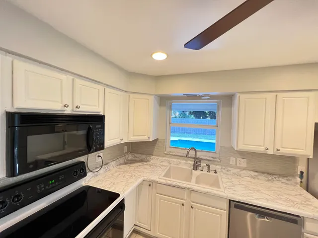 $3,100 | 540 South Manor Drive, Stuart, FL 34994