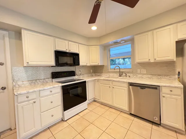 $3,100 | 540 South Manor Drive, Stuart, FL 34994