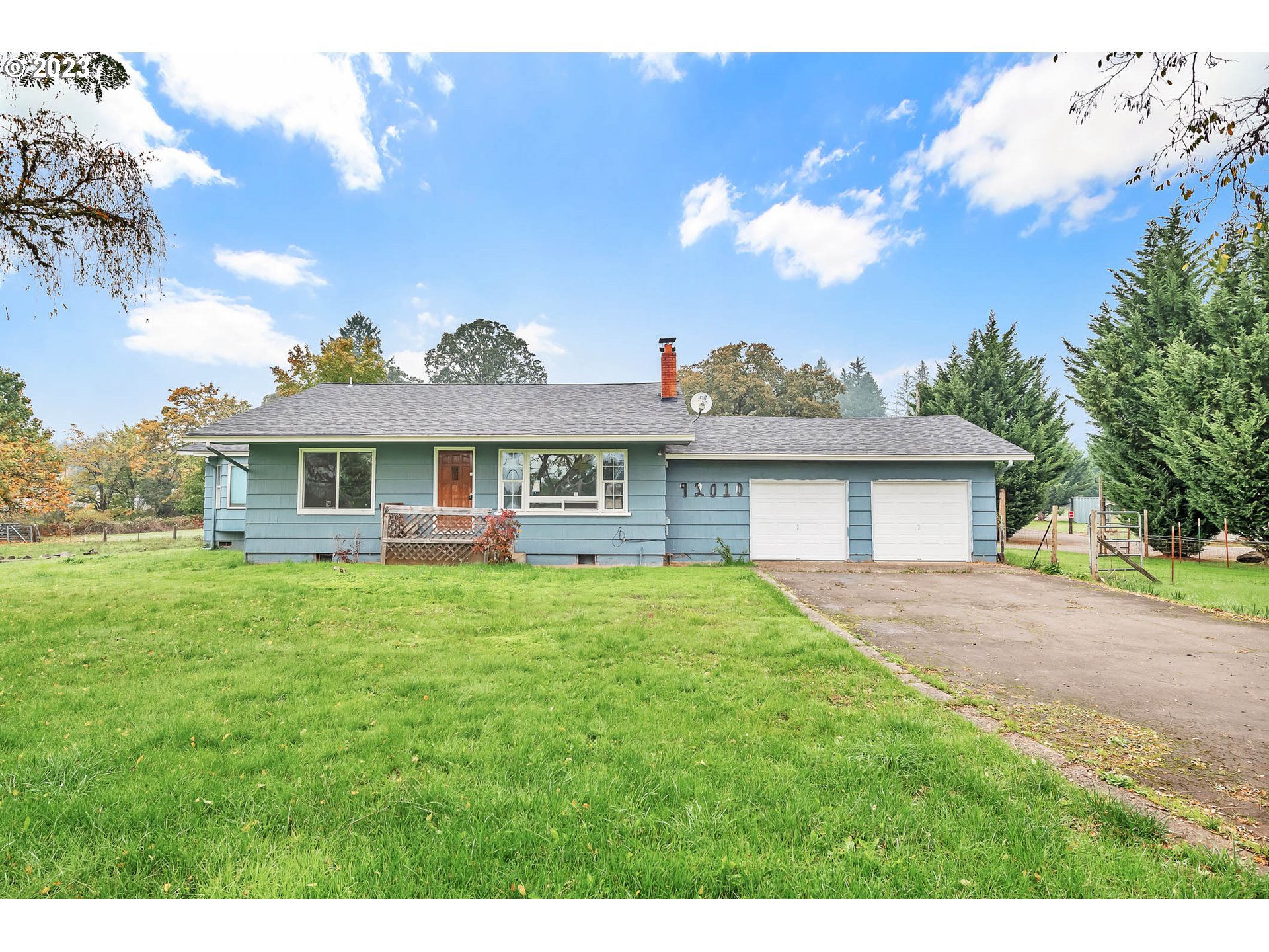 92010 Marcola Road Springfield, OR 97478 - Photo 1 of 45 a front view of a house with a garden