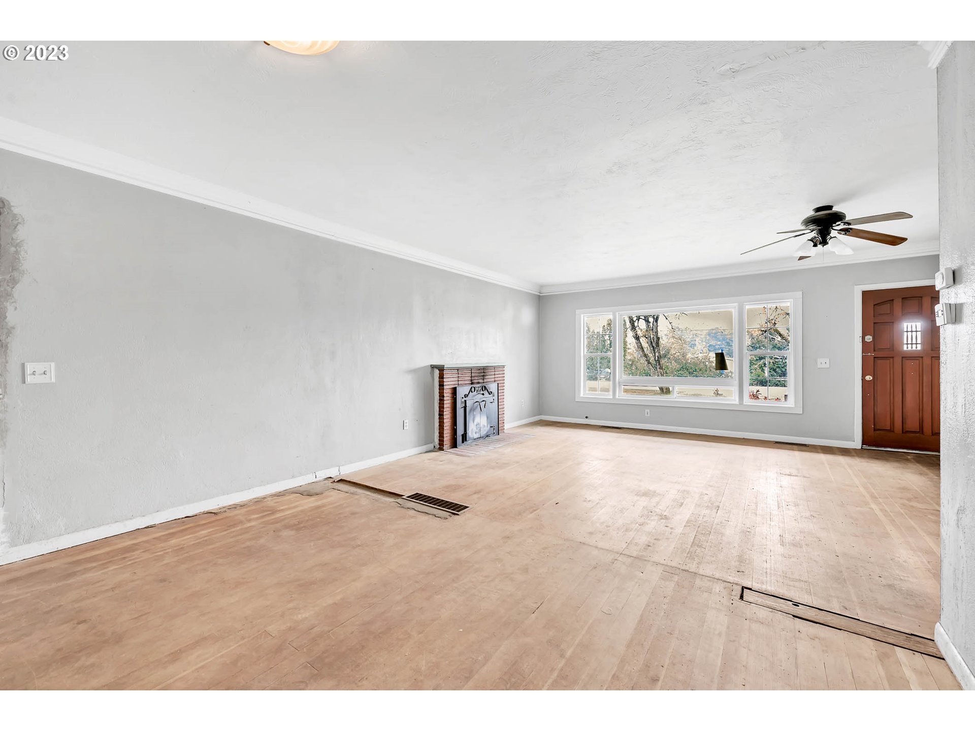 92010 Marcola Road Springfield, OR 97478 - Photo 11 of 45 a view of an empty room with a window