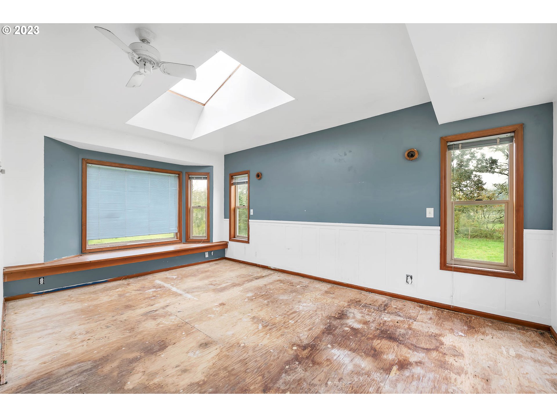 92010 Marcola Road Springfield, OR 97478 - Photo 28 of 45 a view of an empty room with a window