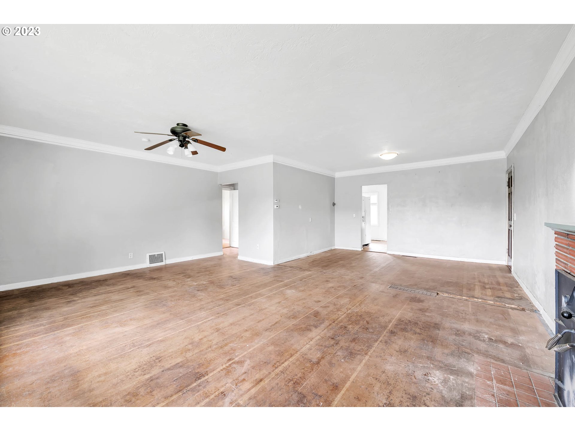 92010 Marcola Road Springfield, OR 97478 - Photo 10 of 45 a view of empty room with a ceiling fan