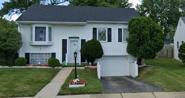 $295,000 | 424 Mark Avenue, Glendale Heights, IL 60139