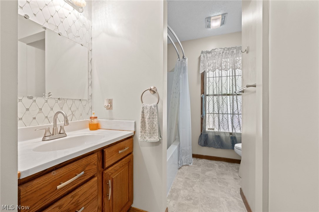 5100 McCormick Road Ravenna, OH 44266 - Photo 18 of 34 Hall Bathroom