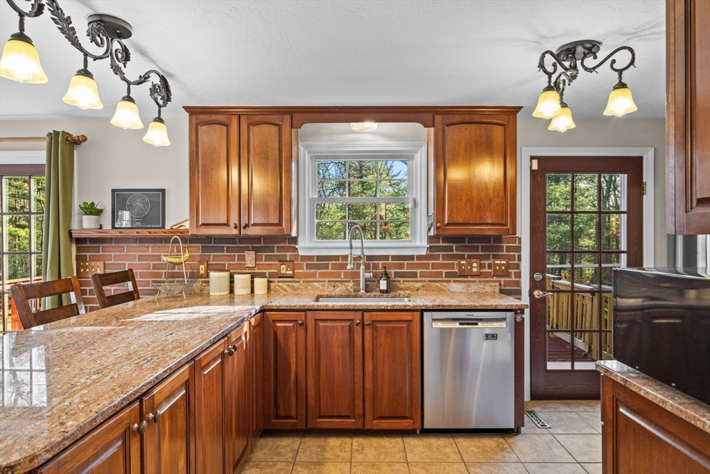 34 Mount Street Wrentham, MA 02093 - Photo 15 of 42