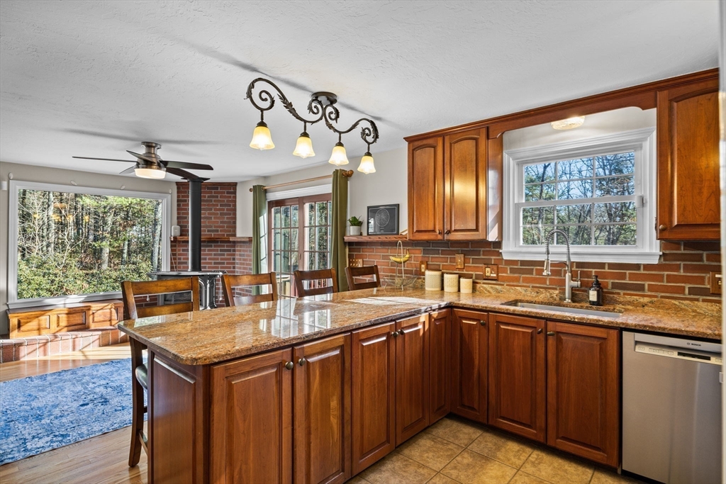 34 Mount Street Wrentham, MA 02093 - Photo 16 of 42