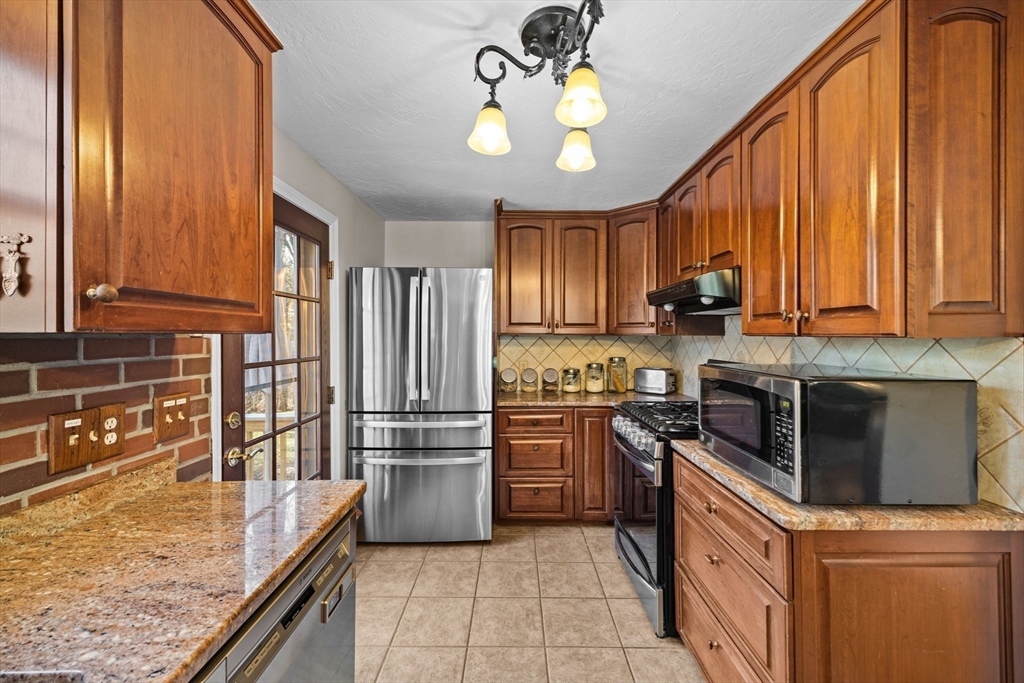 34 Mount Street Wrentham, MA 02093 - Photo 17 of 42