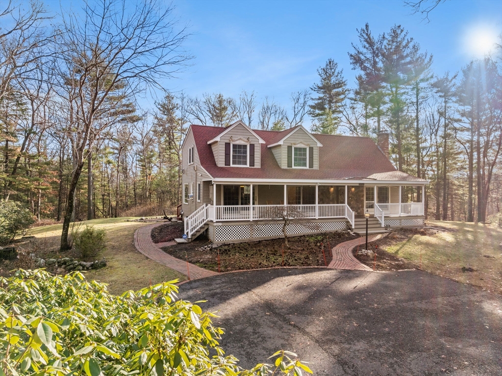 34 Mount Street Wrentham, MA 02093 - Photo 3 of 42