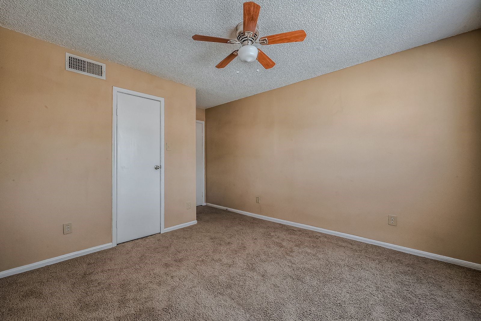 11201 Lynbrook Drive, Unit 3202 Houston, TX 77042 - Photo 15 of 22 an empty room with a chandelier fan