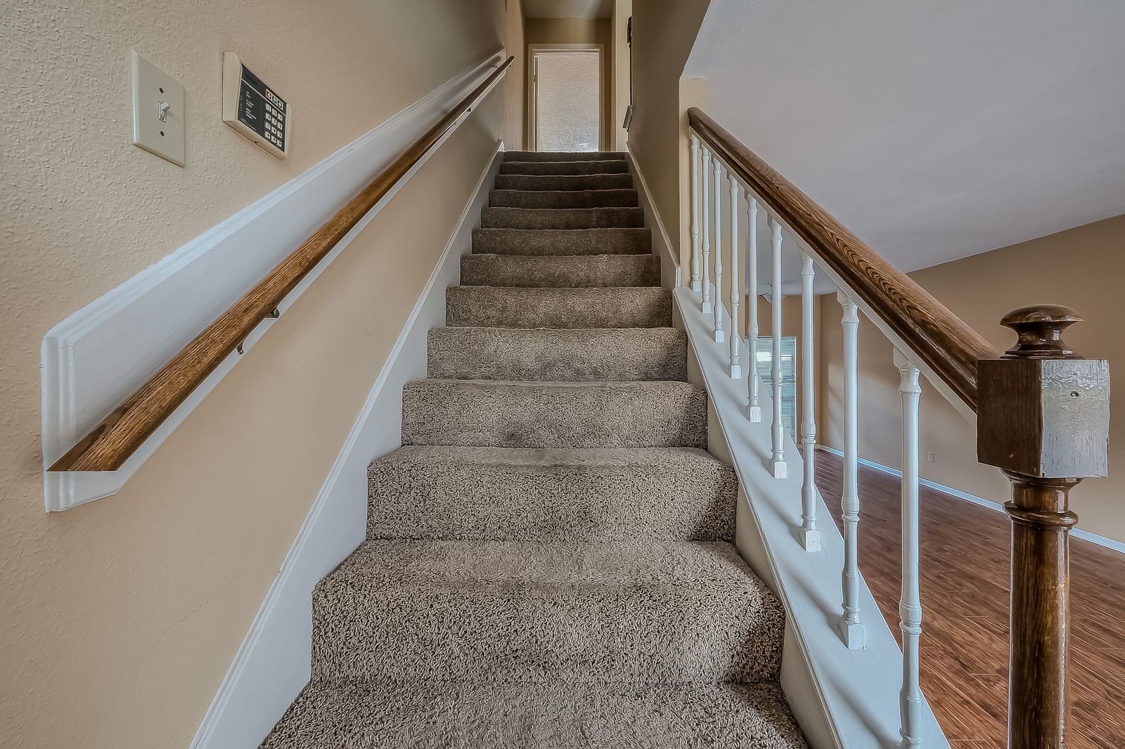 11201 Lynbrook Drive, Unit 3202 Houston, TX 77042 - Photo 5 of 22 a view of entryway