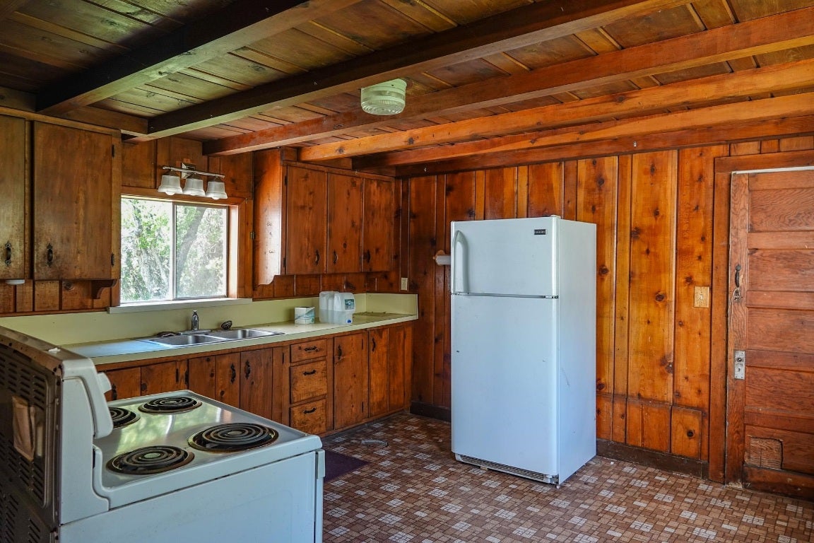 1324 South Fork Road Callahan, CA 96014 - Photo 10 of 39 Gallery Image 10