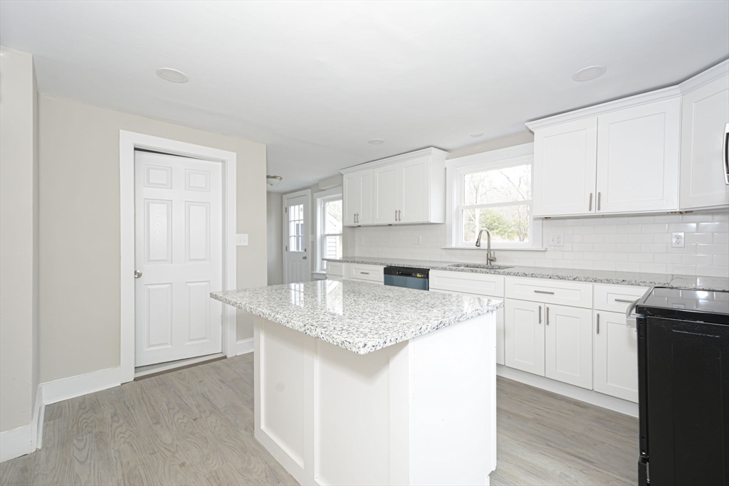 1532 North Brookfield Road Oakham, MA 01068 - Photo 6 of 28 Gallery Image 6