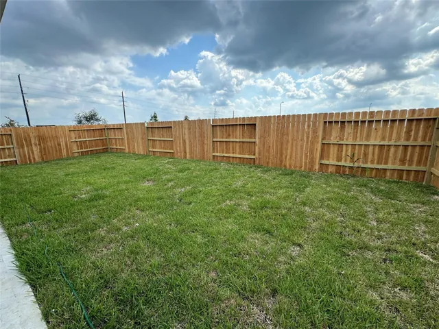 $316,490 | 10 Robin Court, Angleton, TX 77515