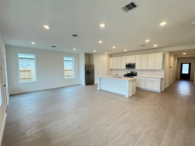 $316,490 | 10 Robin Court, Angleton, TX 77515