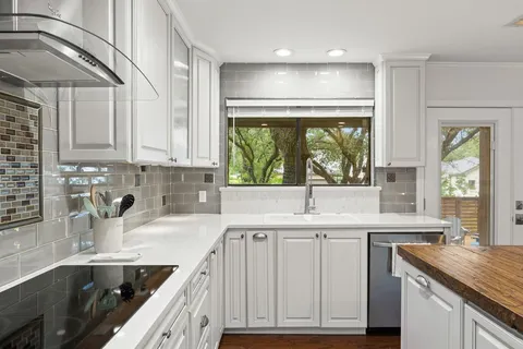 $515,000 | 130 Deerfield Cove, Lakeway, TX 78734