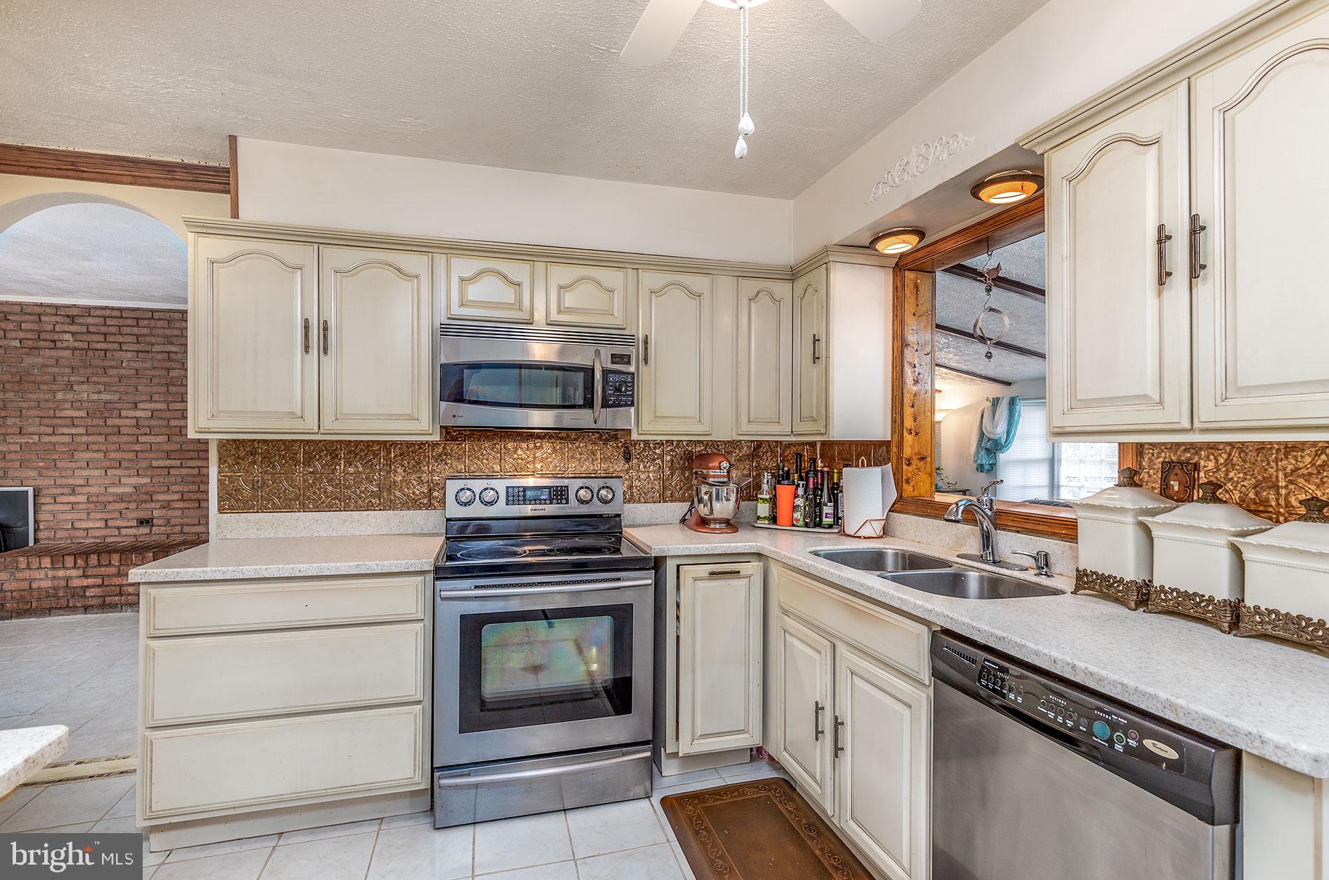 8415 Leland Road Manassas, VA 20111 - Photo 13 of 55 Stainless steel appliances