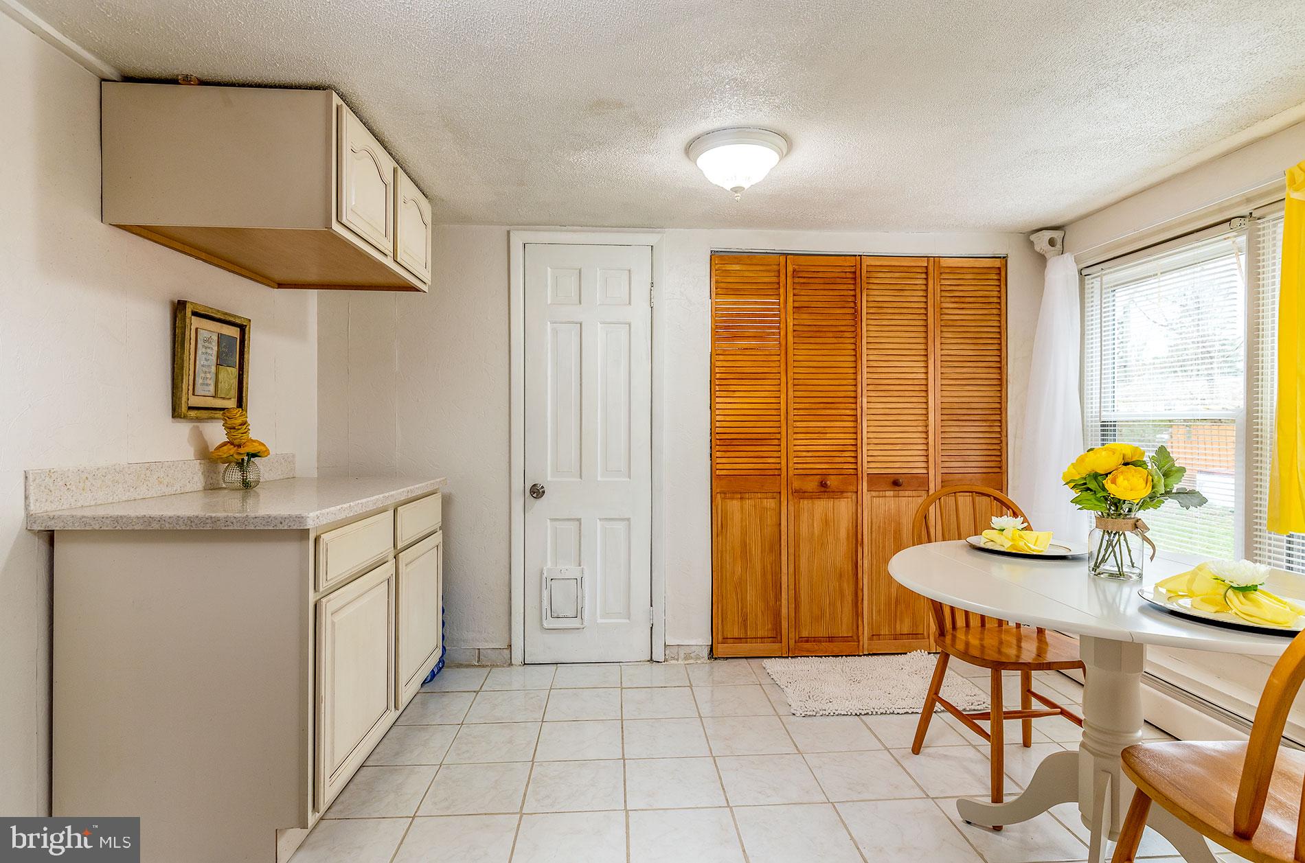 8415 Leland Road Manassas, VA 20111 - Photo 15 of 55 Breakfast room right off of kitchen