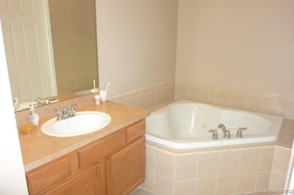 49035 Hawksburry Road Canton, MI 48188 - Photo 8 of 25