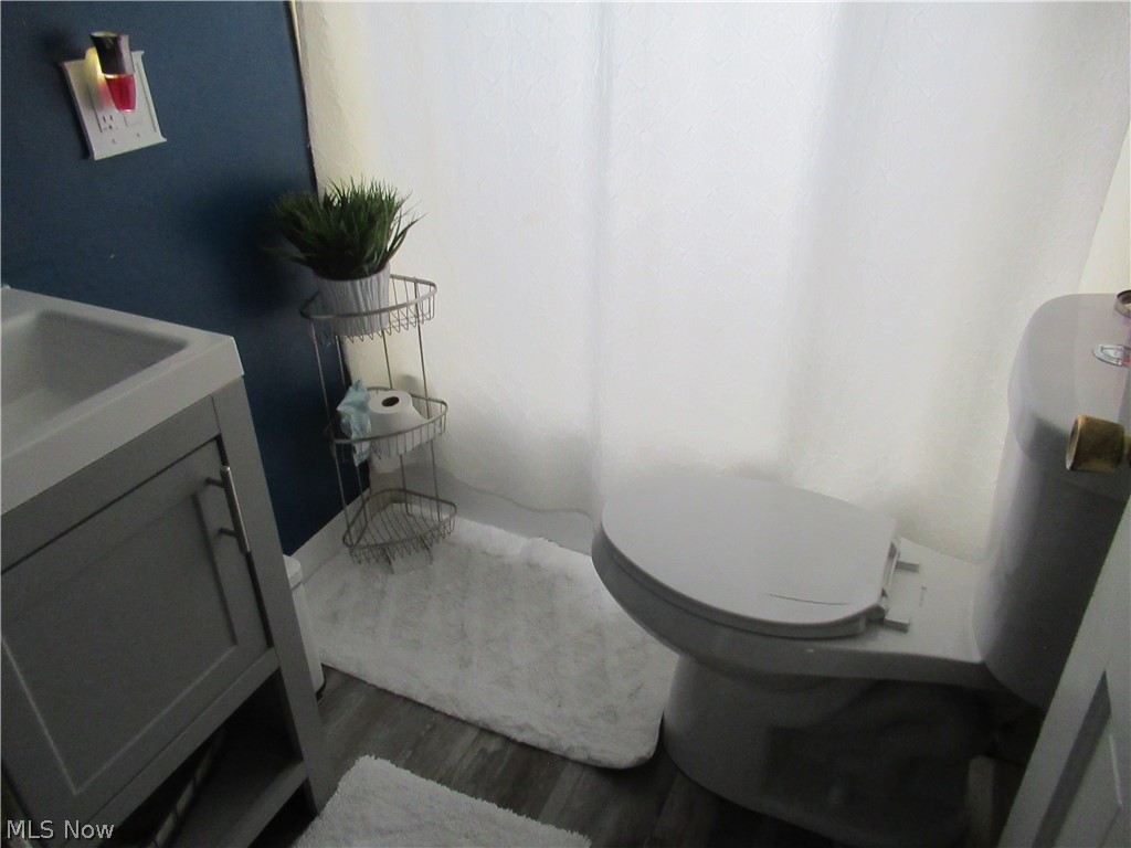 4185 Lambert Road Cleveland, OH 44121 - Photo 6 of 20