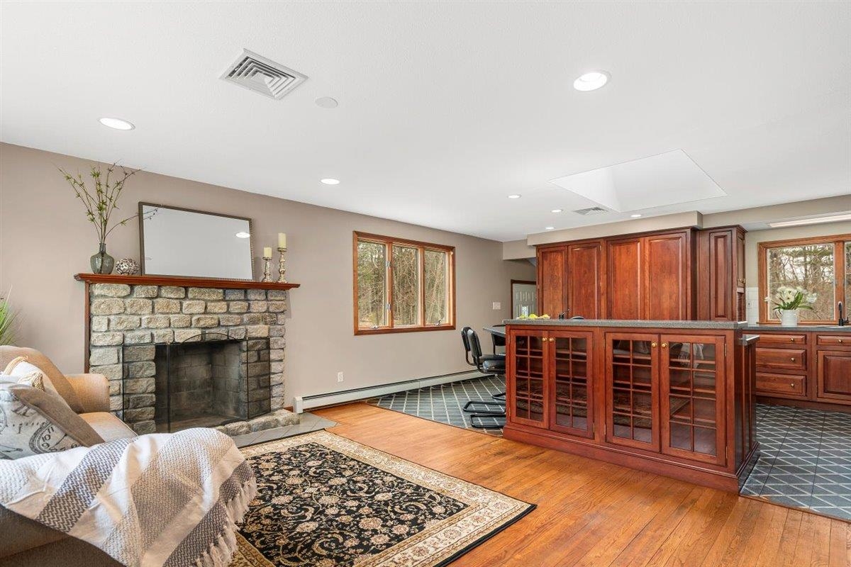 7 Robin Road Derry, NH 03038 - Photo 11 of 36