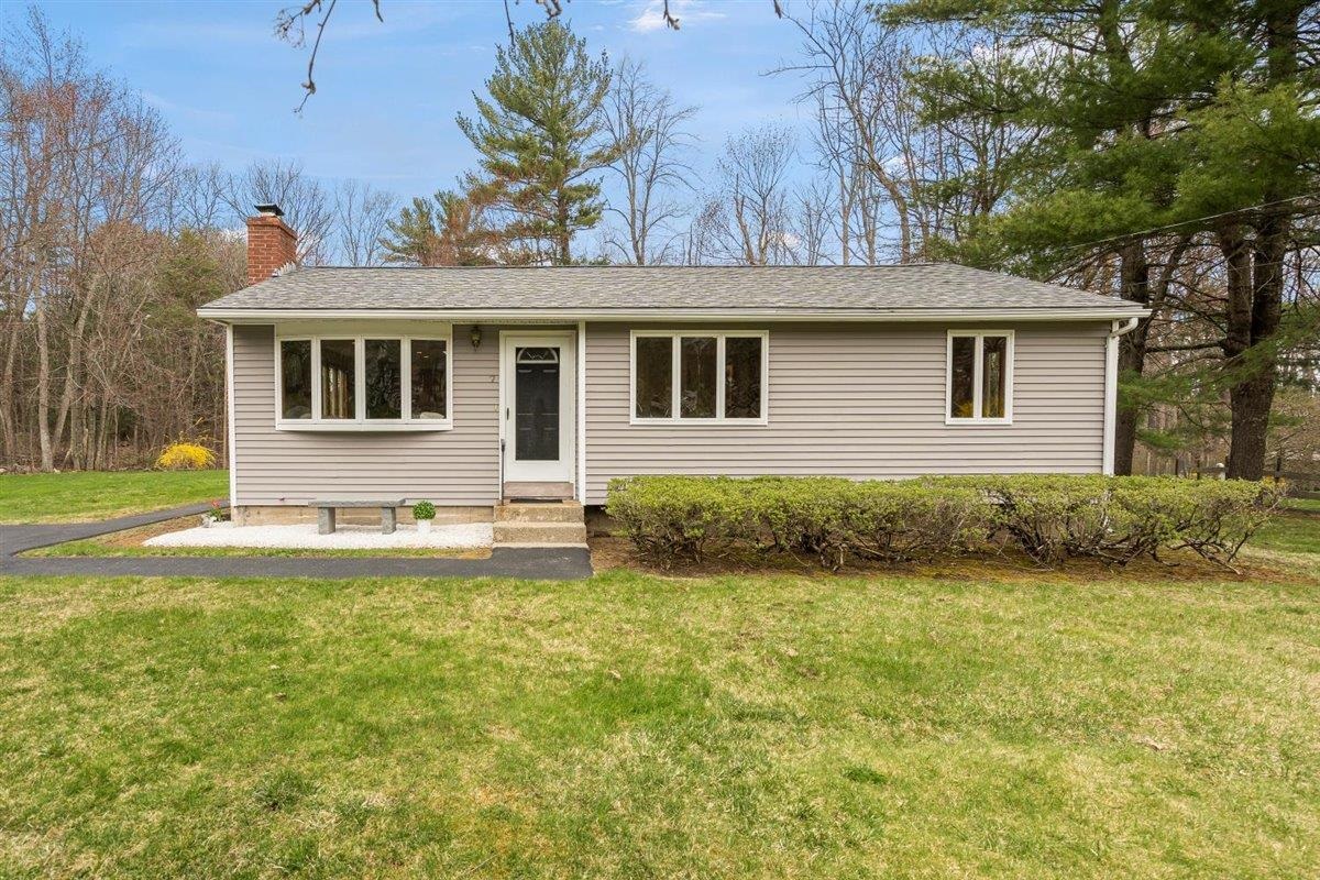 7 Robin Road Derry, NH 03038 - Photo 2 of 36