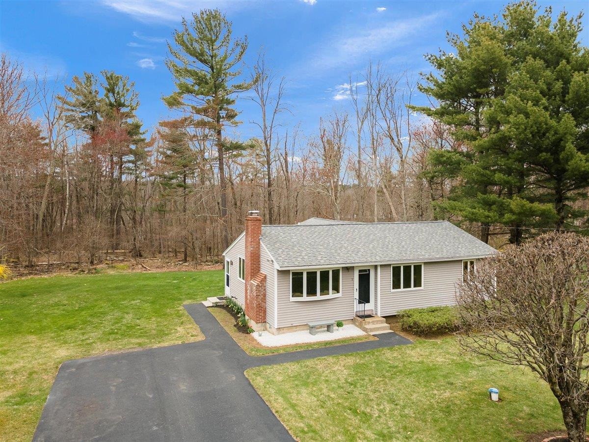 7 Robin Road Derry, NH 03038 - Photo 5 of 36