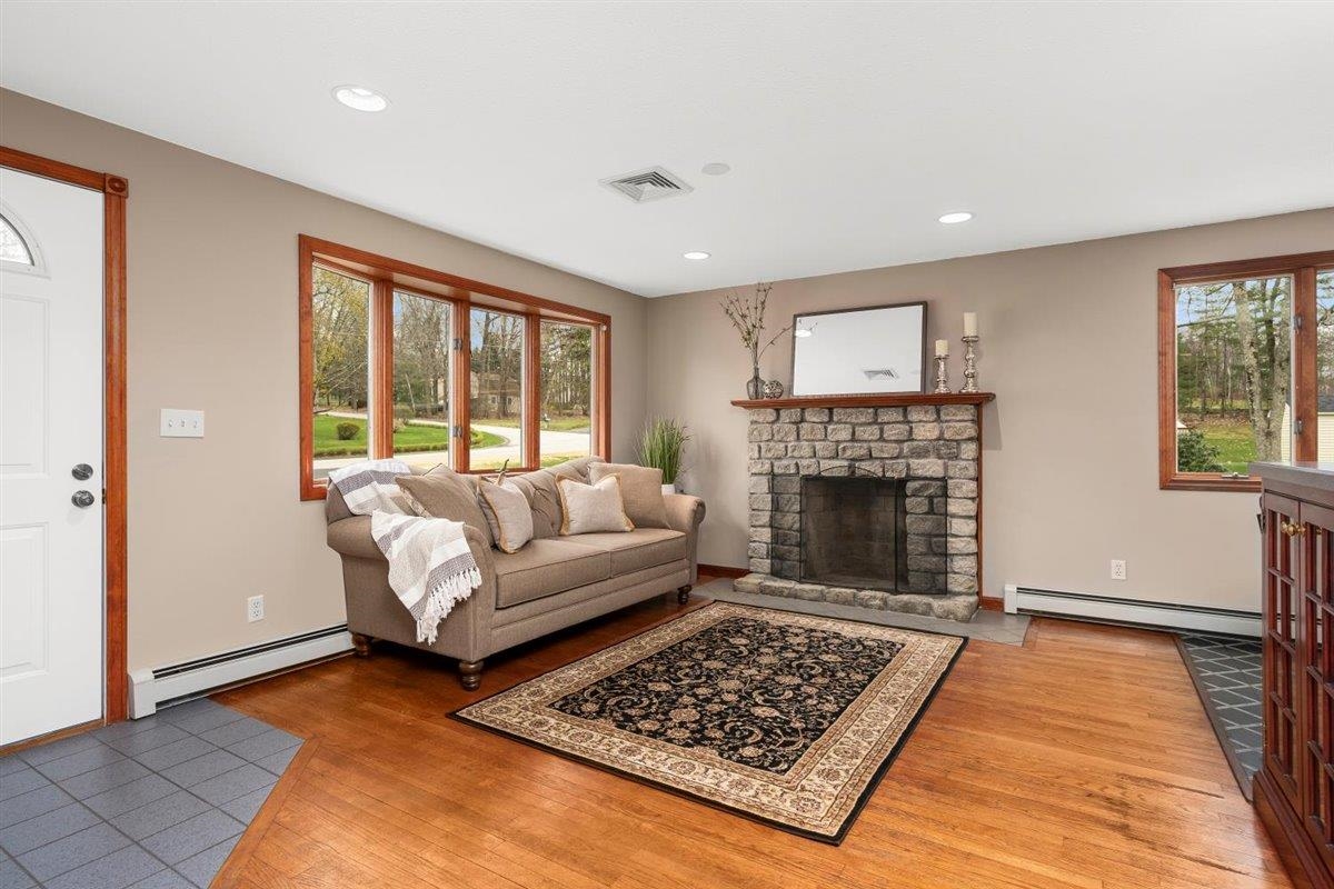 7 Robin Road Derry, NH 03038 - Photo 10 of 36