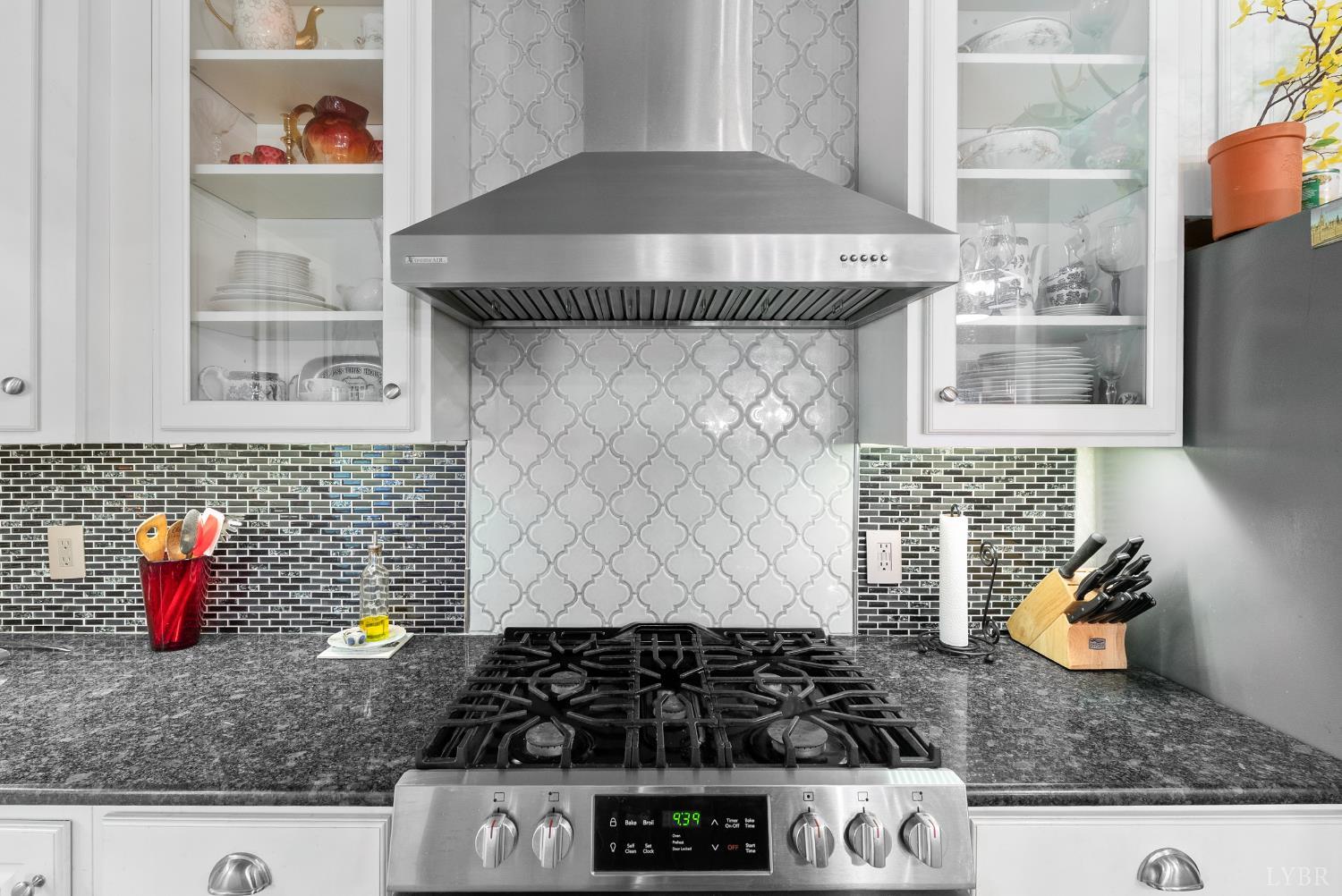 224 Sunset Drive Amherst, VA 24521 - Photo 13 of 34 a kitchen with a stove and cabinets