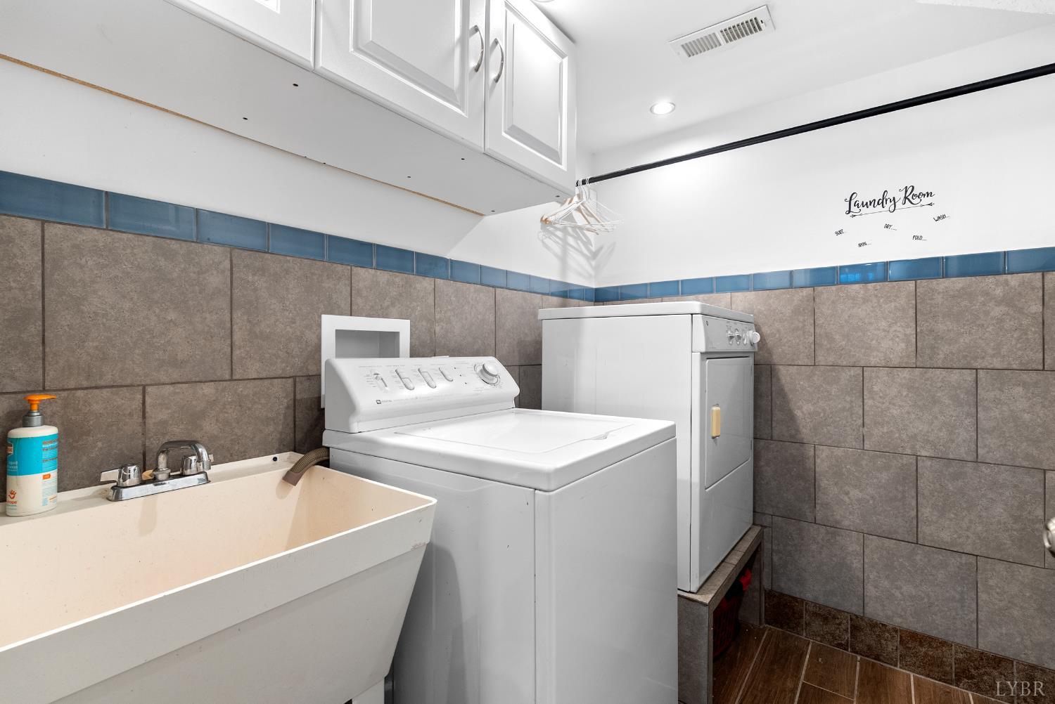 224 Sunset Drive Amherst, VA 24521 - Photo 23 of 34 a bathroom with a sink a mirror and a shower