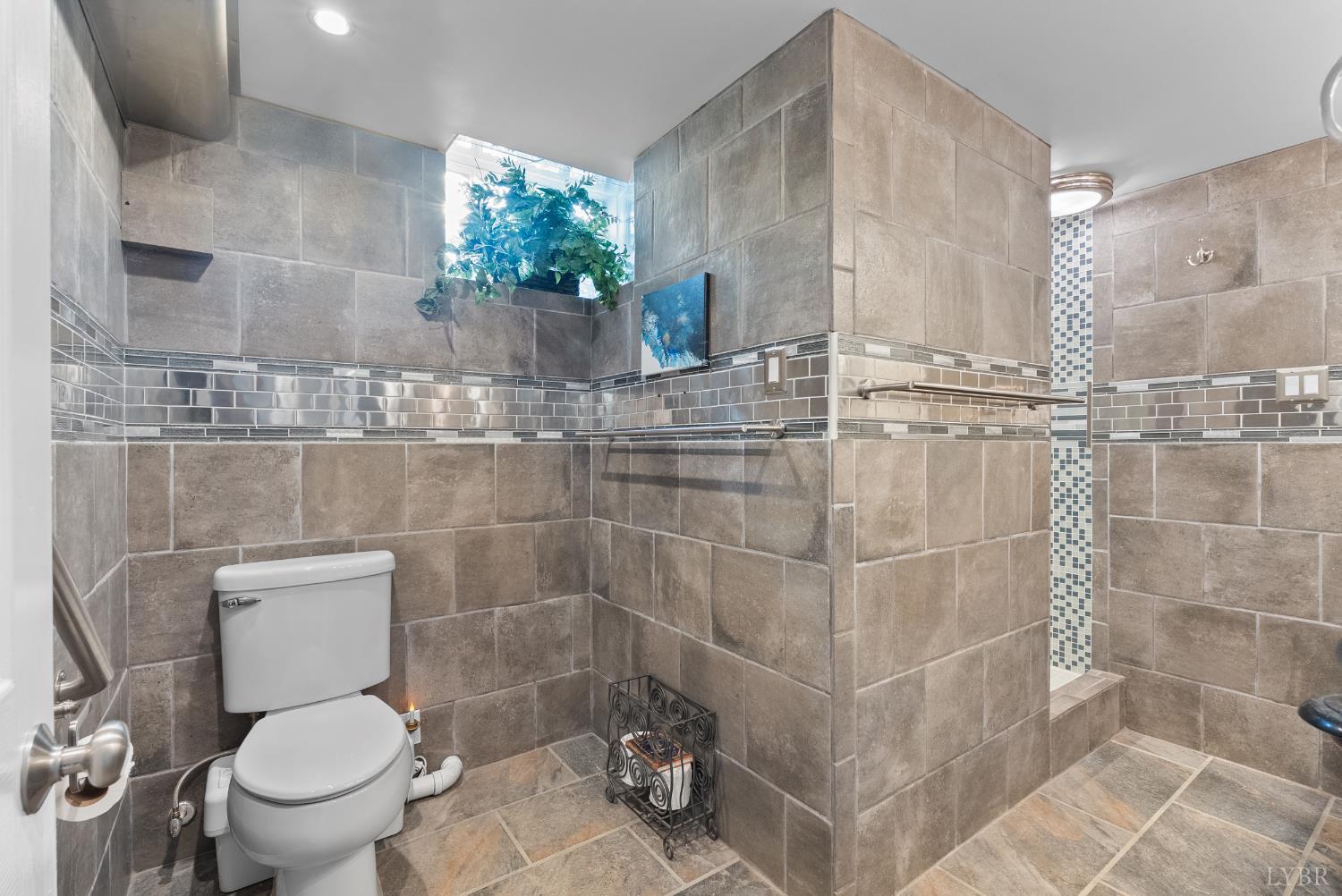 224 Sunset Drive Amherst, VA 24521 - Photo 26 of 34 a bathroom with a toilet and a shower