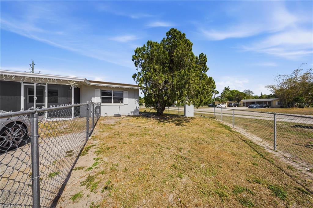 4375 Golden Gate Parkway Naples, FL 34116 - Photo 20 of 34 View of yard