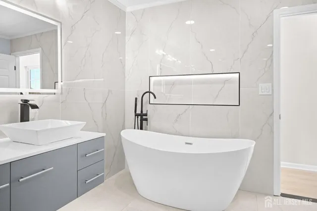 $999,900 | 821 Bunnell Street, Lanoka Harbor, NJ 08734