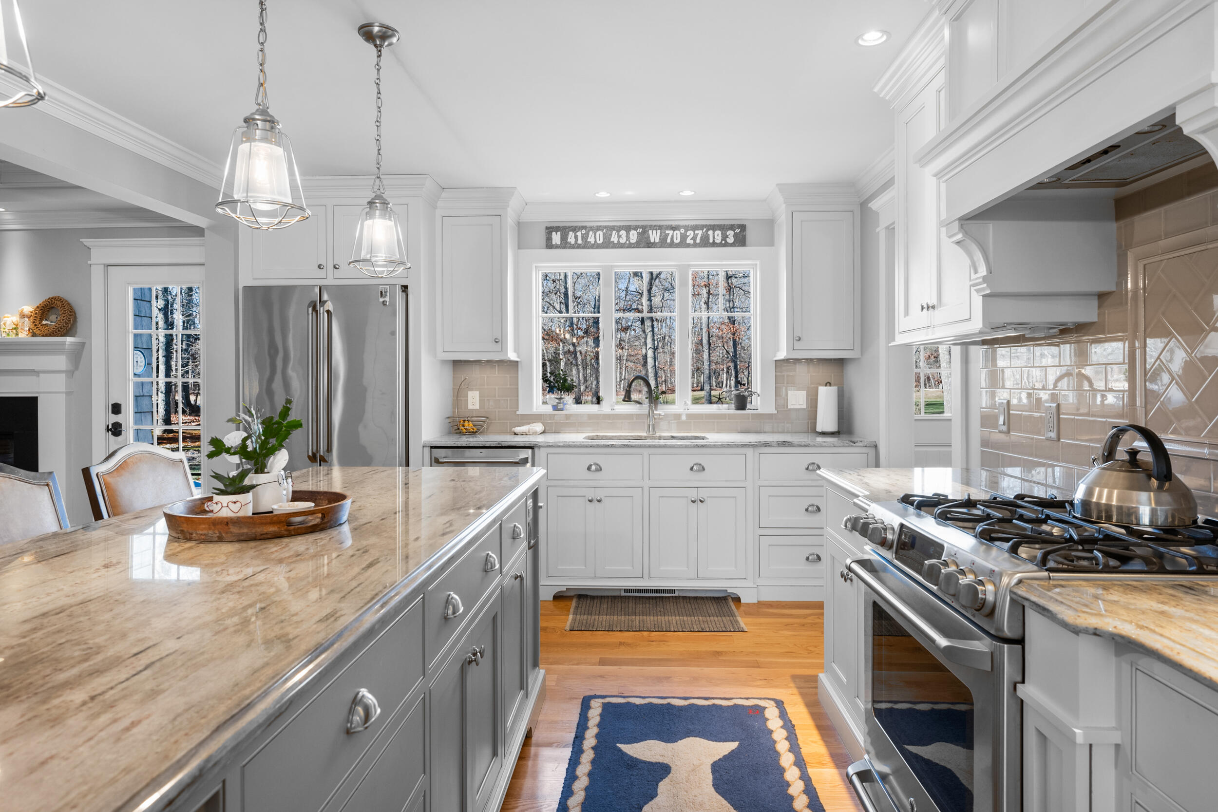 6 Bunker Circle Sandwich, MA 02563 - Photo 9 of 43 a kitchen that has a sink and a stove