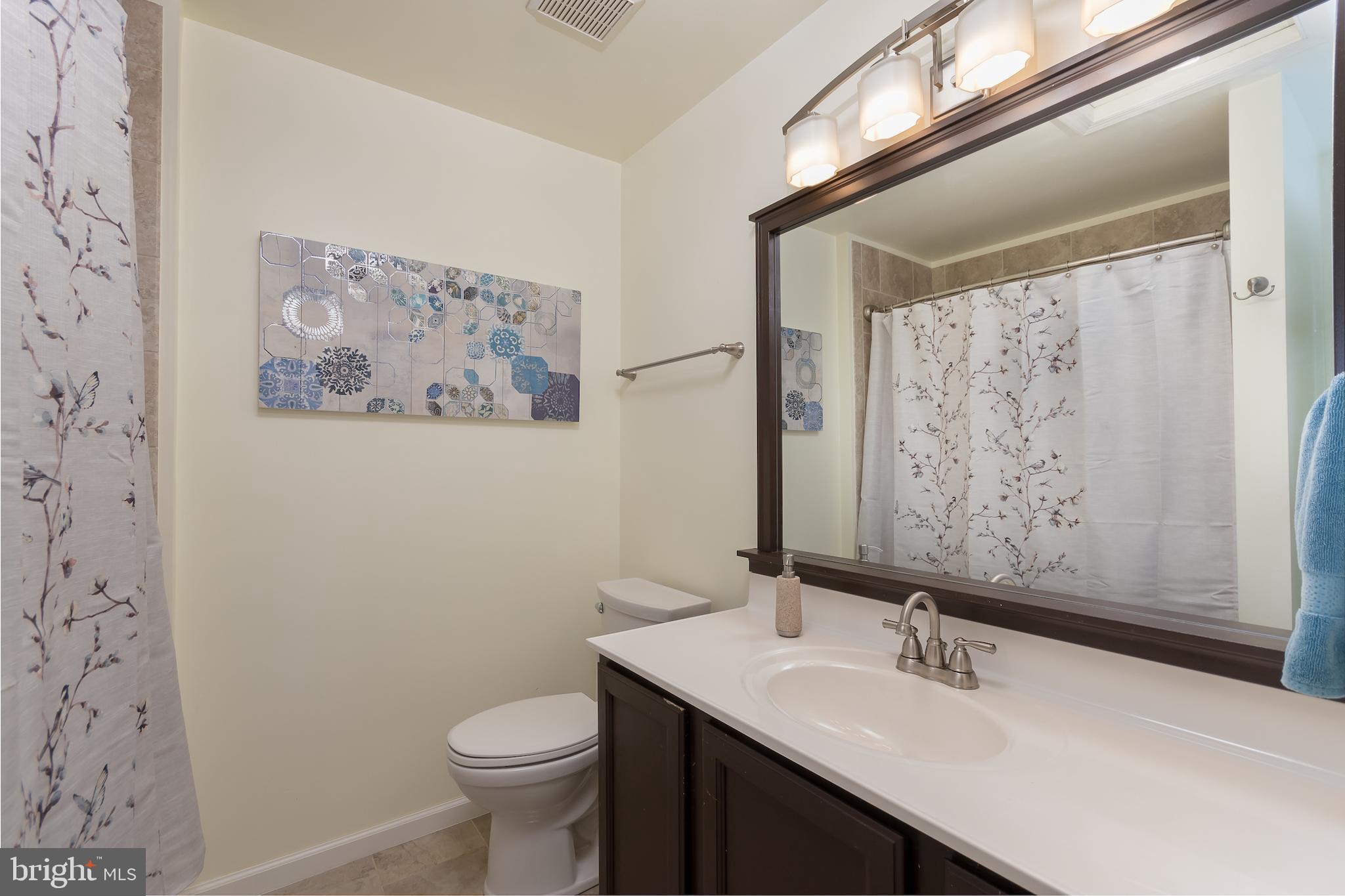 6401 Racetec Court Springfield, VA 22150 - Photo 15 of 29 Master bathroom #1 with tub
