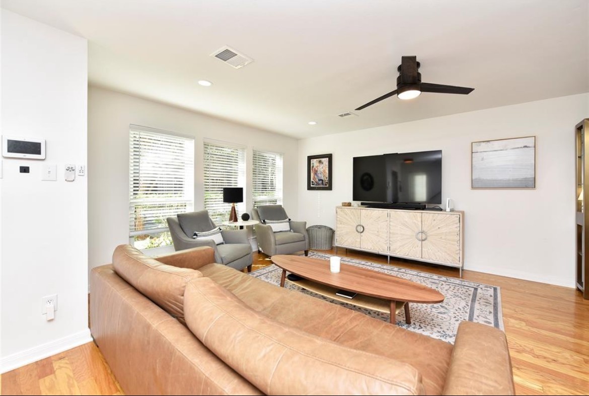 2007 Bailey Street Houston, TX 77006 - Photo 3 of 32