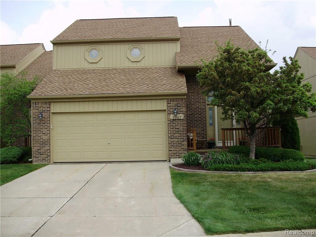 2267 Crystal Drive, Unit 34 Rochester, MI 48309 - Photo 2 of 33 P5190811.JPG