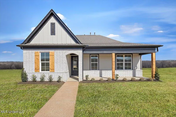 $338,900 | 514 Bolivar Drive, Nesbit, MS 38651