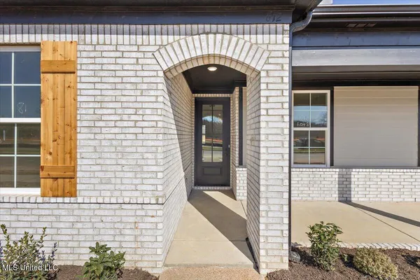 $338,900 | 514 Bolivar Drive, Nesbit, MS 38651