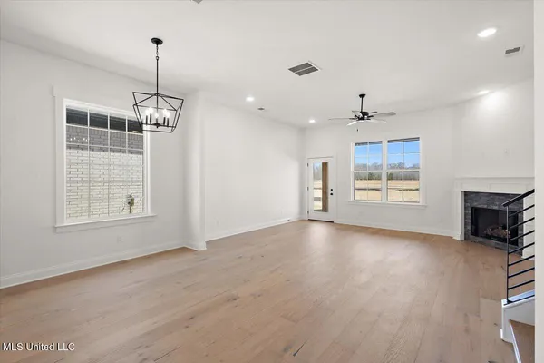 $338,900 | 514 Bolivar Drive, Nesbit, MS 38651