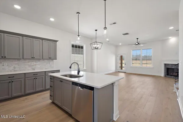 $338,900 | 514 Bolivar Drive, Nesbit, MS 38651