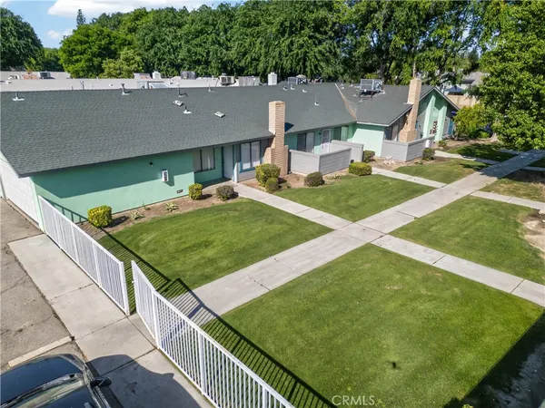 a view of a house with a backyard