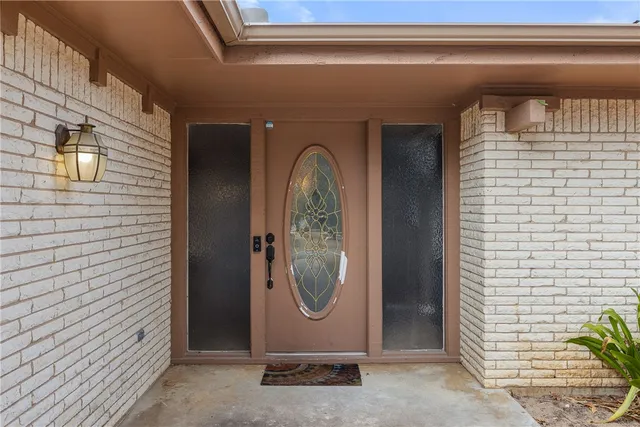 a view of front door with entryway