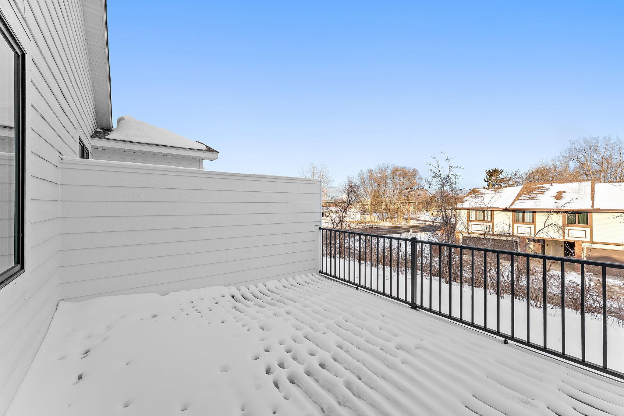 2452 County Rd D West Roseville, MN 55113 - Photo 11 of 32