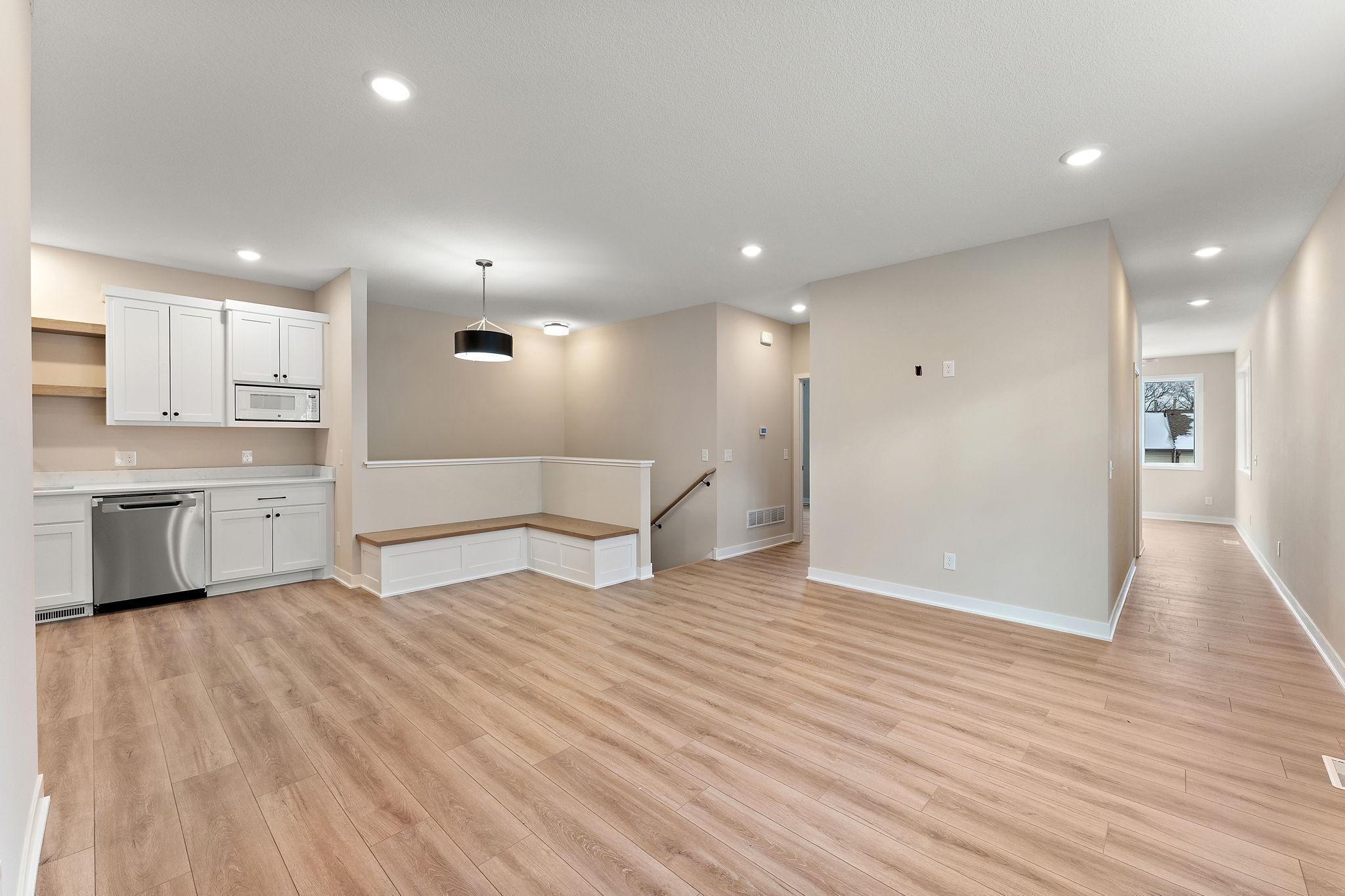 2452 County Rd D West Roseville, MN 55113 - Photo 4 of 32