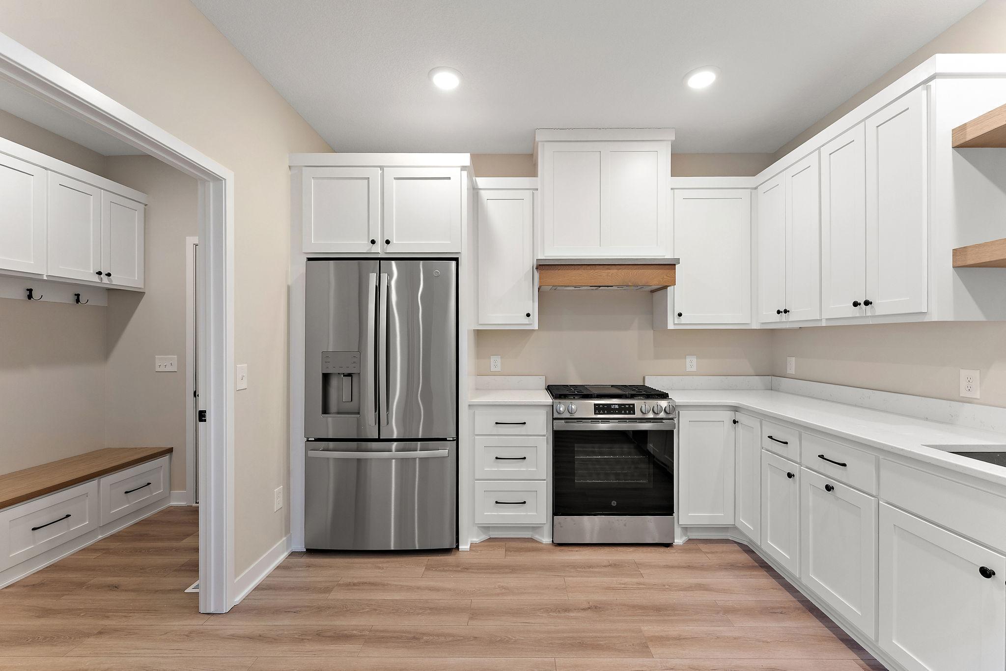 2452 County Rd D West Roseville, MN 55113 - Photo 6 of 32