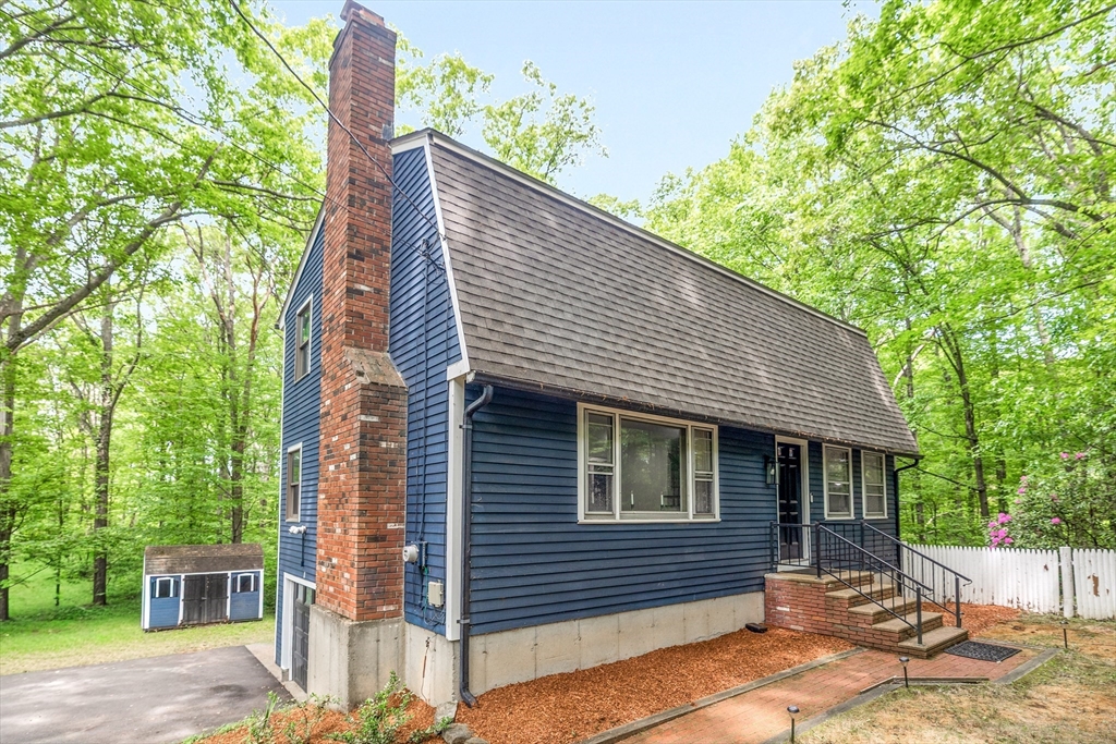 9 Colonial Road Sutton, MA 01590 - Photo 1 of 35