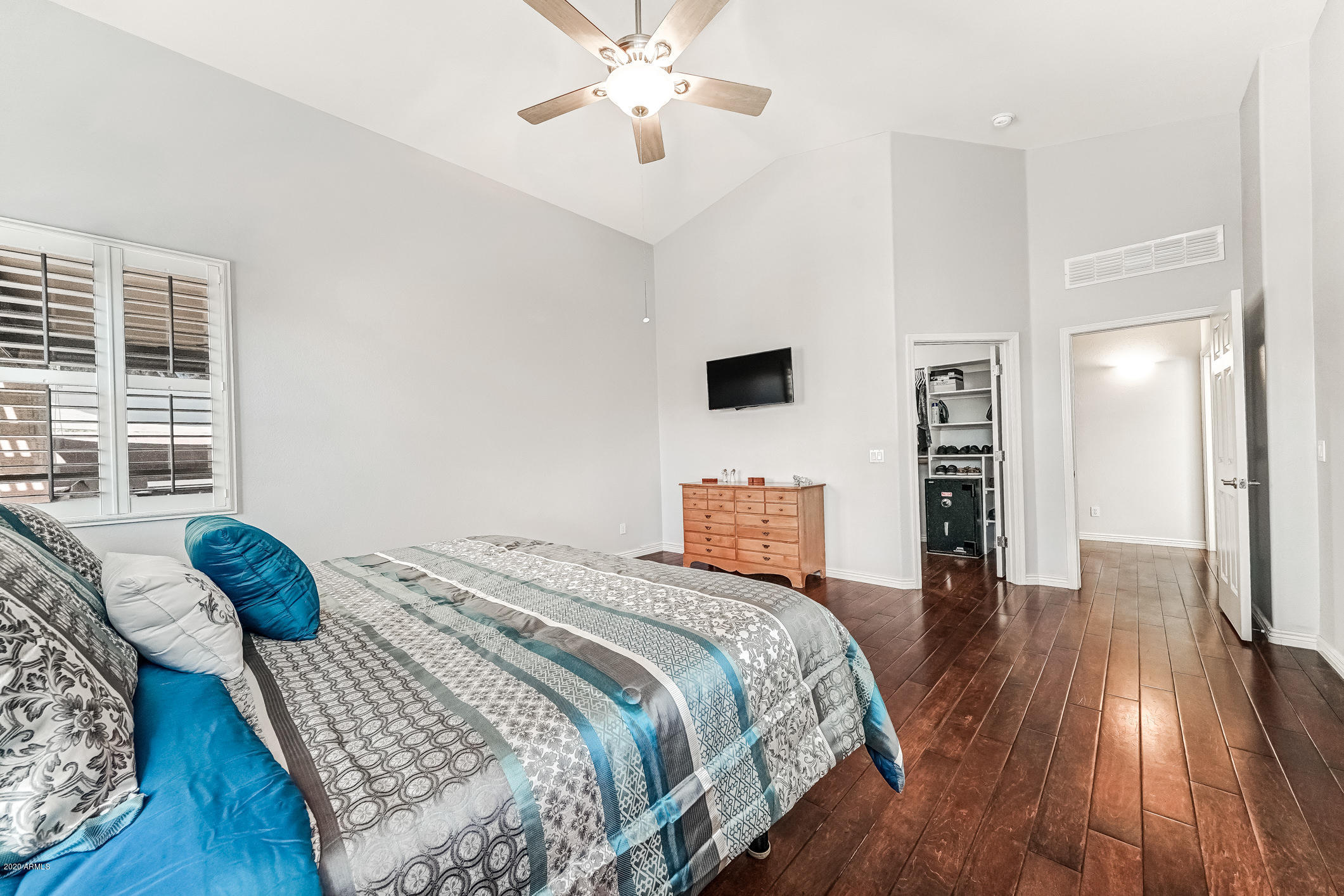 4130 South Splendor Place Gilbert, AZ 85297 - Photo 31 of 66 129-MasterBedroom_4
