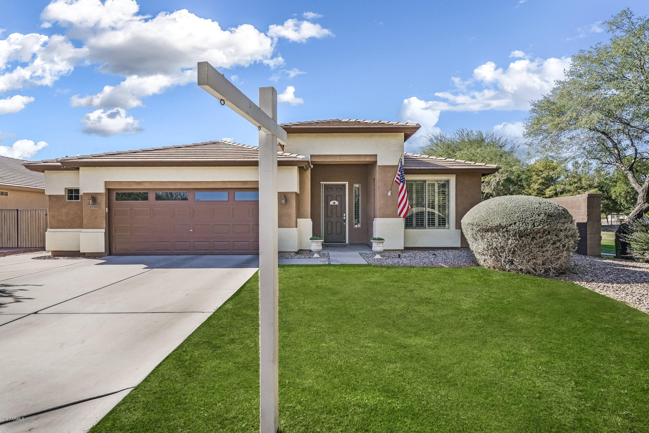 4130 South Splendor Place Gilbert, AZ 85297 - Photo 5 of 66 105-FrontExterior_Center