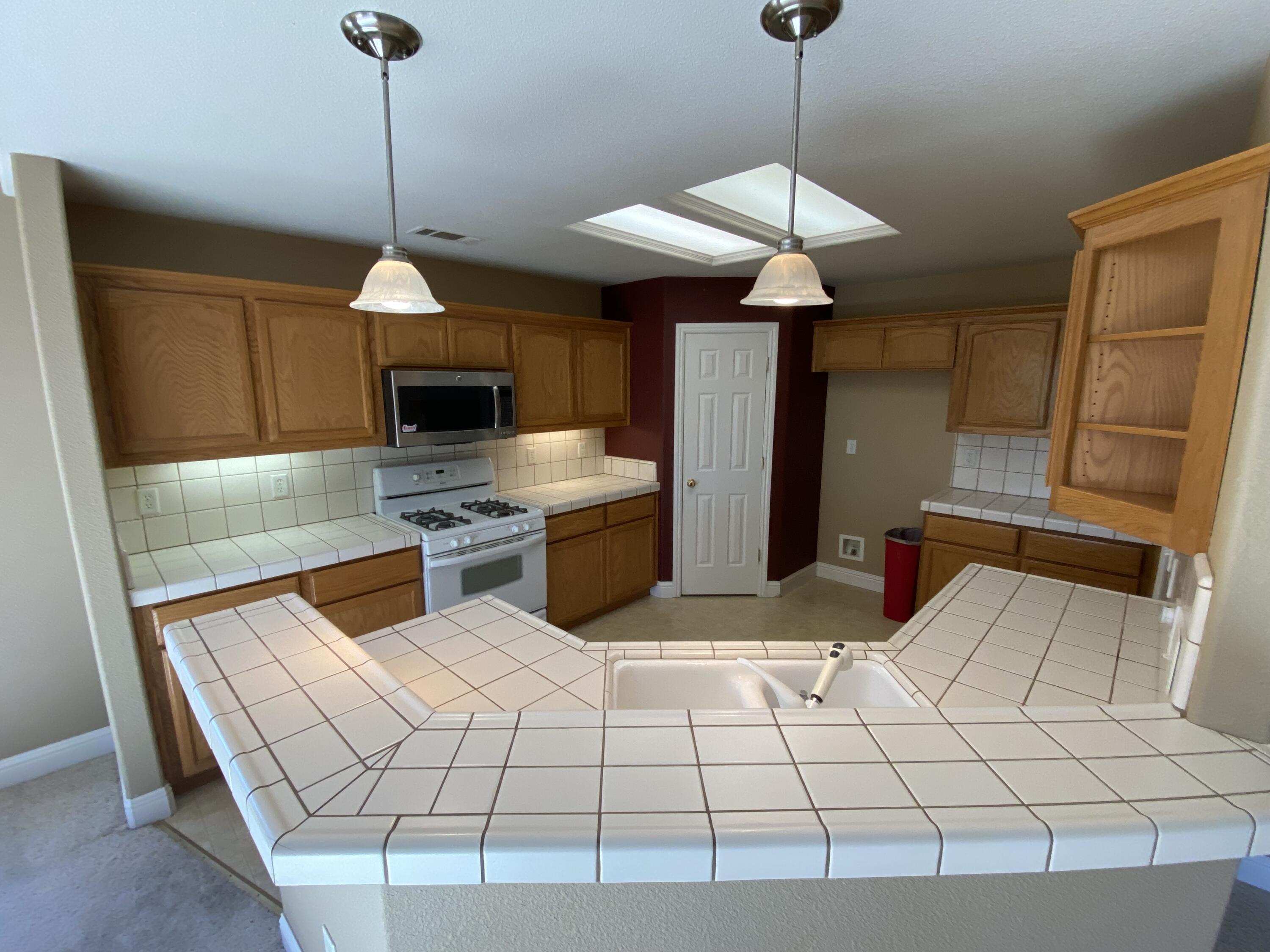 6865 Amber Ridge Drive Anderson, CA 96007 - Photo 3 of 26 Kitchen