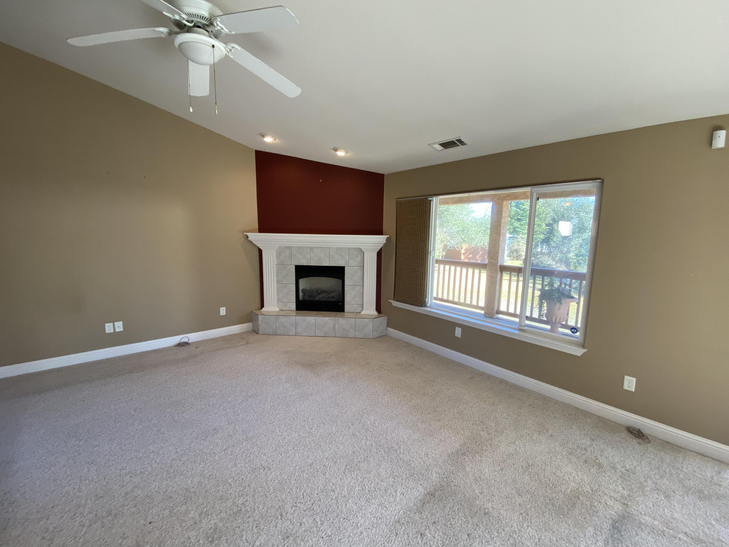 6865 Amber Ridge Drive Anderson, CA 96007 - Photo 4 of 26 Great Room